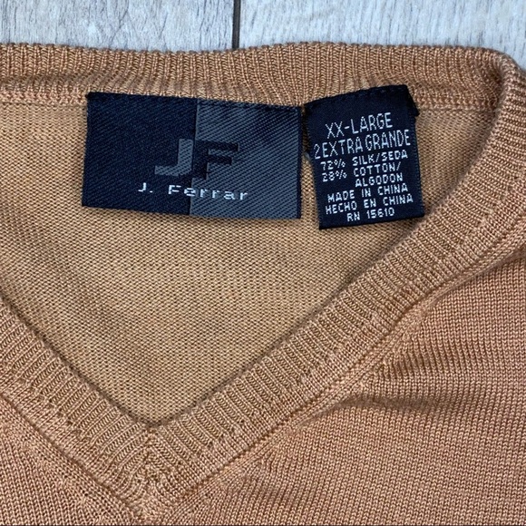 J Ferrar Silk Blend V-Neck Beige Short Sleeve Shirt - Picture 3 of 3